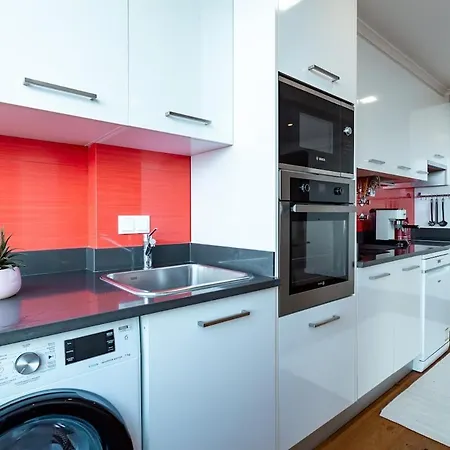 Stunning Belem Views Bright 2-bed Лиссабон