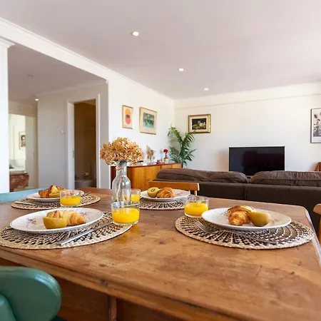 Stunning Belem Views Bright 2-bed * Лиссабон