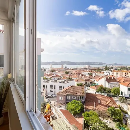 Stunning Belem Views Bright 2-bed Апартаменты