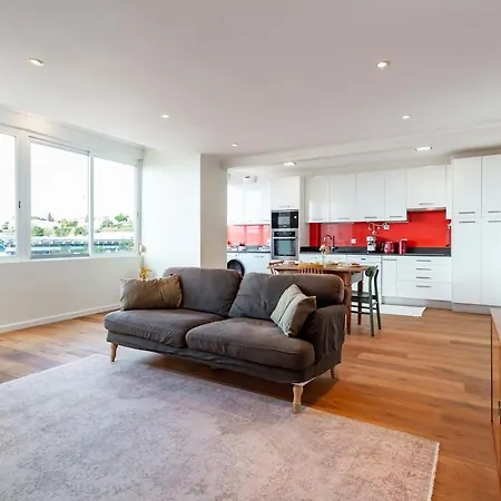 Апартаменты Stunning Belem Views Bright 2-bed *